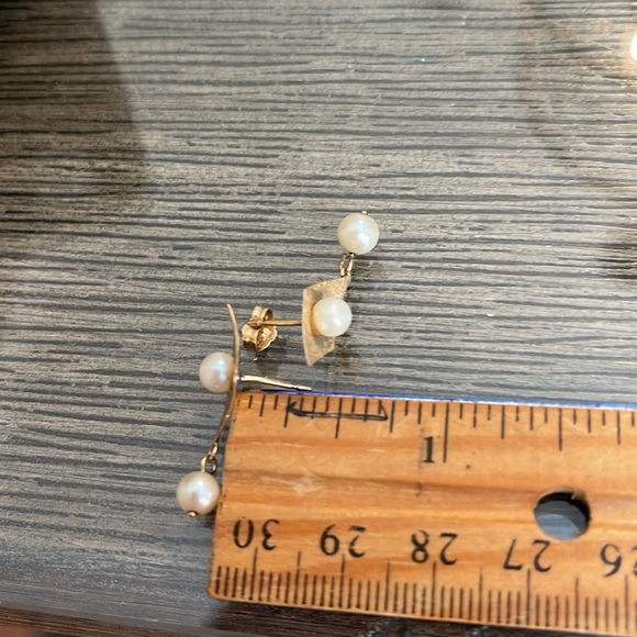Vintage 14kt Gold Mid Century Modern Pearl Earrings - Picture 16 of 16
